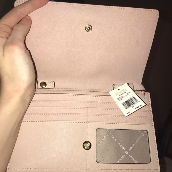 Micheal Kors crossbody - Picture 2 of 2